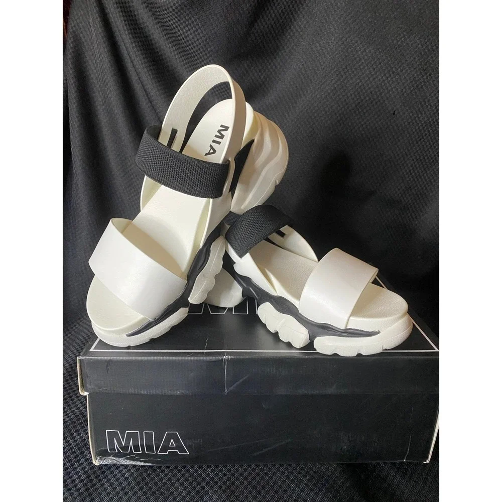 MIA Ariah White Black Chunky Platform Lug Sole Sandals Woman's Size 10M New